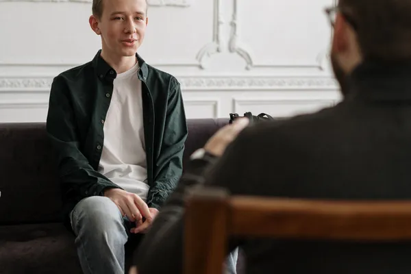 Jongere in een begeleidingsgesprek
